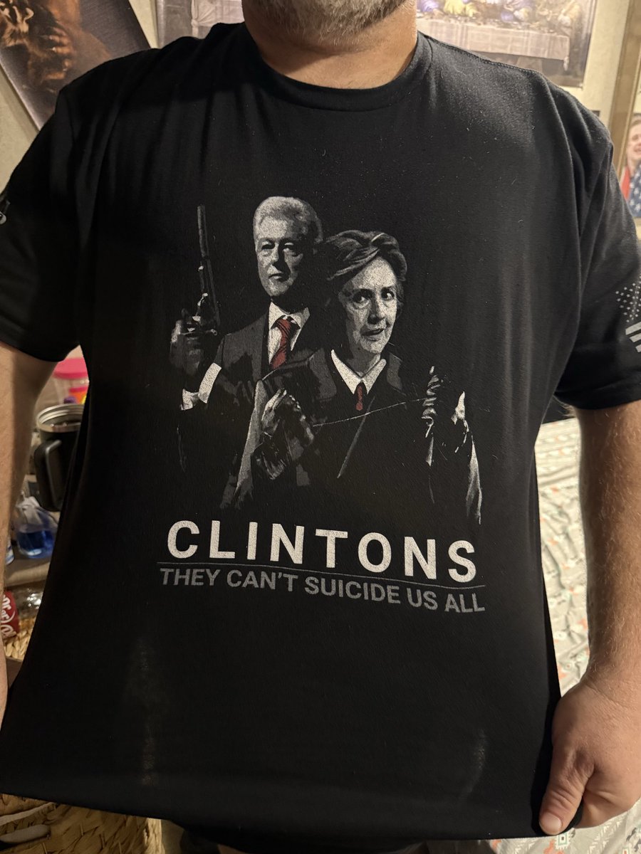 CrackerDak's tweet photo. @iceetank @ObitosIsolation @HillaryClinton My dad has this shirt on rn. What do you know??? https://t.co/lEs0MBuv3D