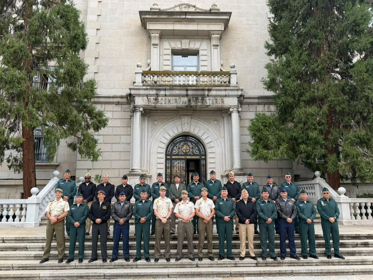 EsdegCol's tweet photo. Los oficiales del CAEM 2026 realizaron una visita académica a la Academia de Infantería ACINF y Museo de Infanteria de Toledo, mientras los alumnos del CIDENAL visitaron la Universidad Nebrija.
Recorridos que fortalecen el liderazgo, la doctrina y la formación estratégica https://t.co/e84y9A0TmJ