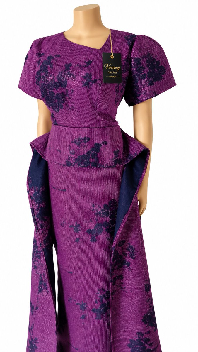 ViexceyStitches's tweet photo. Asymmetry at the neckline, clean lines at the waist. This design knows exactly where to make an impression.

#ViexceyStitches #FashionDesign #NaijaFashion #MadeInNigeria #FashionCreator https://t.co/3bdWfaRIz7