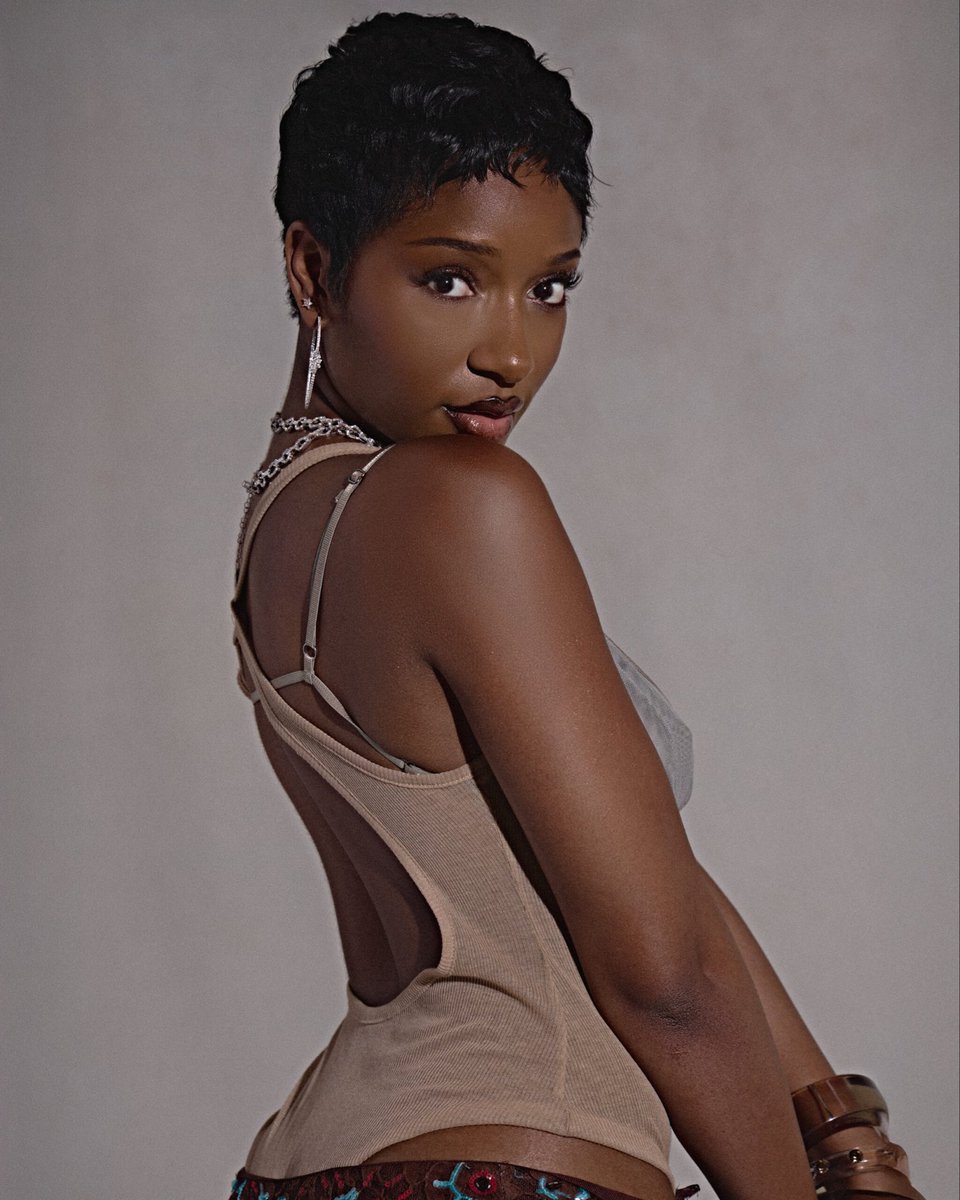 chartradar_'s tweet photo. Ayra Starr is the first African artist to headline an NFL International Games Halftime Show. https://t.co/LuBZgq6wtp
