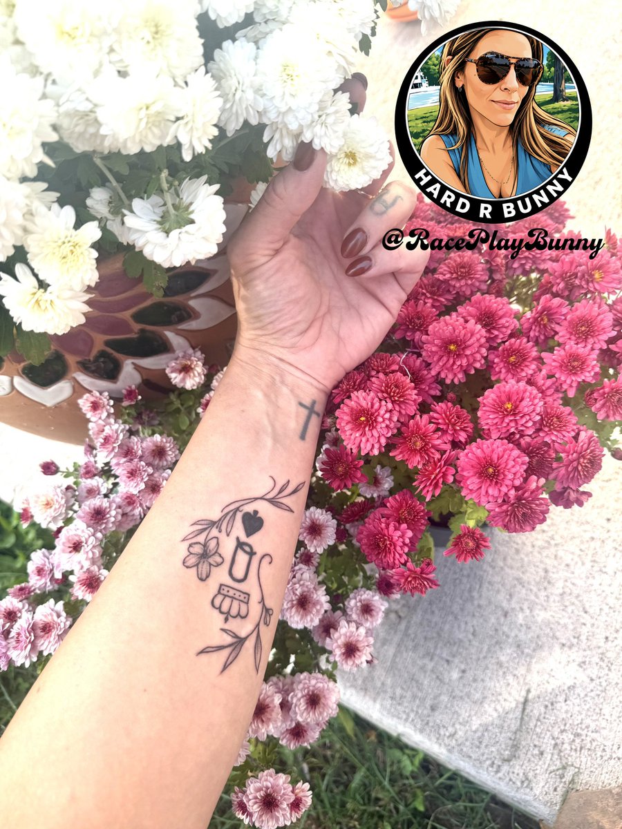 RacePlayBunny's tweet photo. Made it official 🥰👸🏻♠️🖤 https://t.co/tBuPqWDFQv