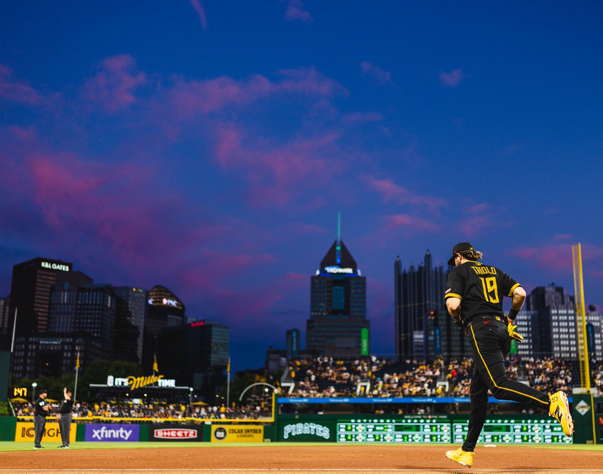 Pirates tweet picture