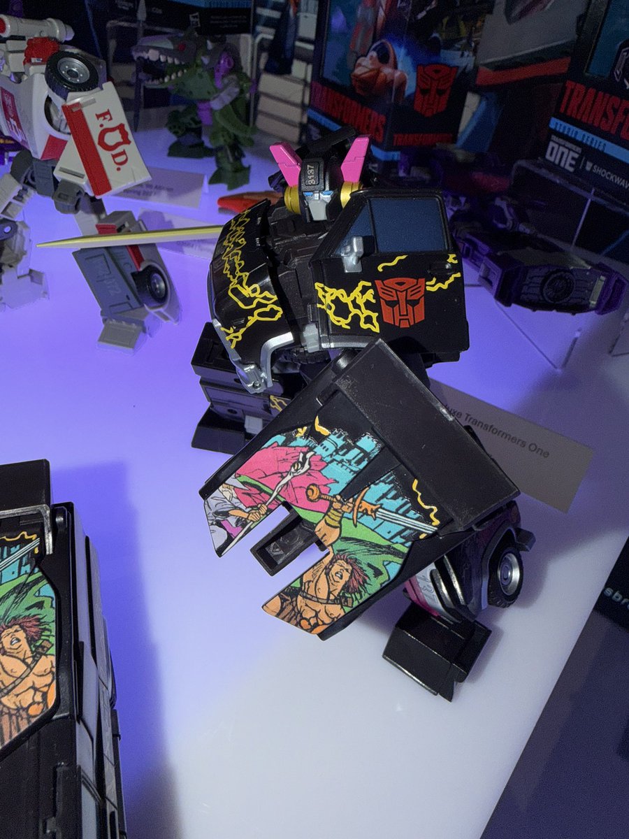 diecast2's tweet photo. Energon Universe Shredhead #Transformers https://t.co/Rs3J5x8RcY
