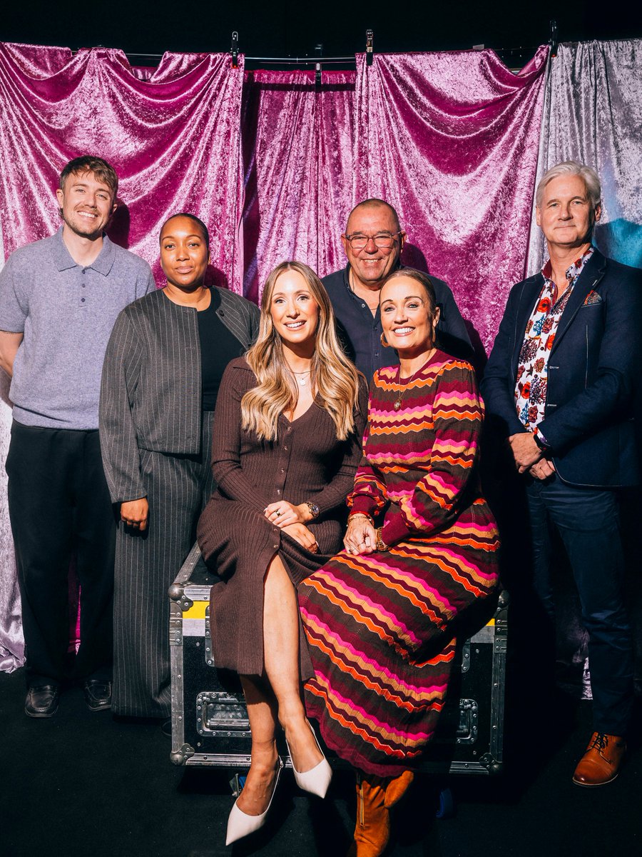 LeedsIntFest's tweet photo. Presenter Amy Irons, Andy Airey MBE, Roman Kemp, Donelle Lawrence, Professor Rory O’Connor and Ellie Palma-Cass brought the difficult subject of suicide forward in conversation.
Samaritans: call 116 123

https://t.co/TcUSH0hNrW
#LIFI26 #LeedsBID #Welcometoleeds #Leedsplayhouse https://t.co/9ecmTCcJaU