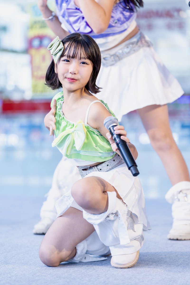 omochihoshi's tweet photo. ◎ かがやきフェス2026
◎ 片町きらら
◎ 石川県金沢市
◎ 2026.10.03(土)
◎ LIMITLESS PINK ステージ
◎ えまりん①

白いスカートの新衣装のえまりん💚
爽やかでめっちゃかわいかった🥰💚
　
#えまりん #えまちゃん #JS3 #リミピン #LIMITLESSPINK #リミットレスピンク https://t.co/gVVbDAiS9X