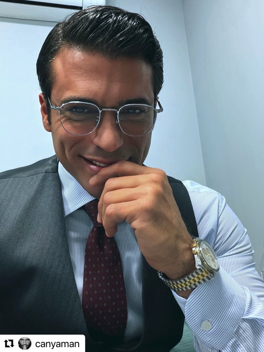 sofia01945498's tweet photo. Can Yaman no solo cambia de guion, transforma su cuerpo, su voz y su idioma para desaparecer en cada personaje. Eso es compromiso actoral. Ser un actor camaleónico es salir constantemente de la zona de confort y Can demuestra que es pura metamorfosis 🎬✨ #CanYaman https://t.co/jTHmHRodF1