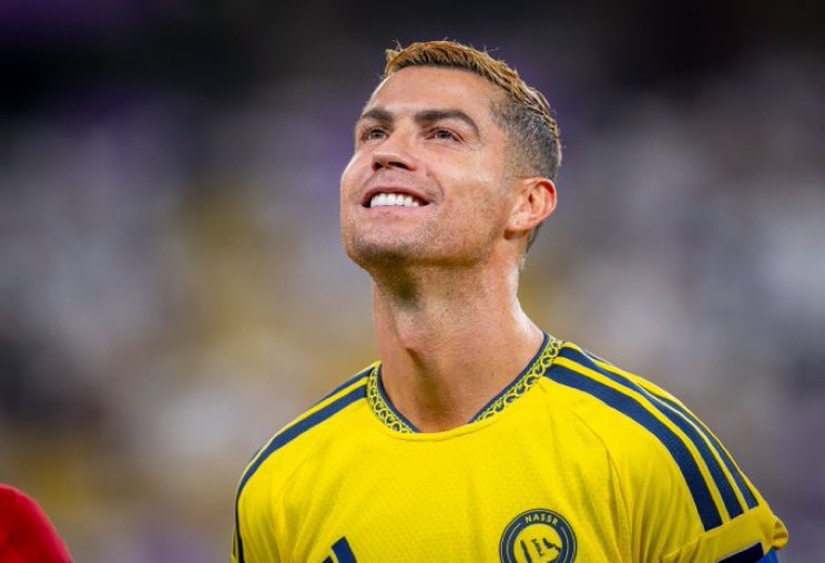 1SMi_'s tweet photo. كيف تتوقع أن تكون استعداداتك عندما ستواجه كريستيانو؟ في الليلة التي تسبق المباراة، قبل أن تنام، ستضع رأسك على الوسادة وتقول: يا رجل غدًا سألعب أمام الروبوت!

🗣️جواو فيكتور اوليفيرا [لاعب الفتح]

نعم لن أستطيع النوم [يضحك]

@MousaQi https://t.co/VunVKDspF5