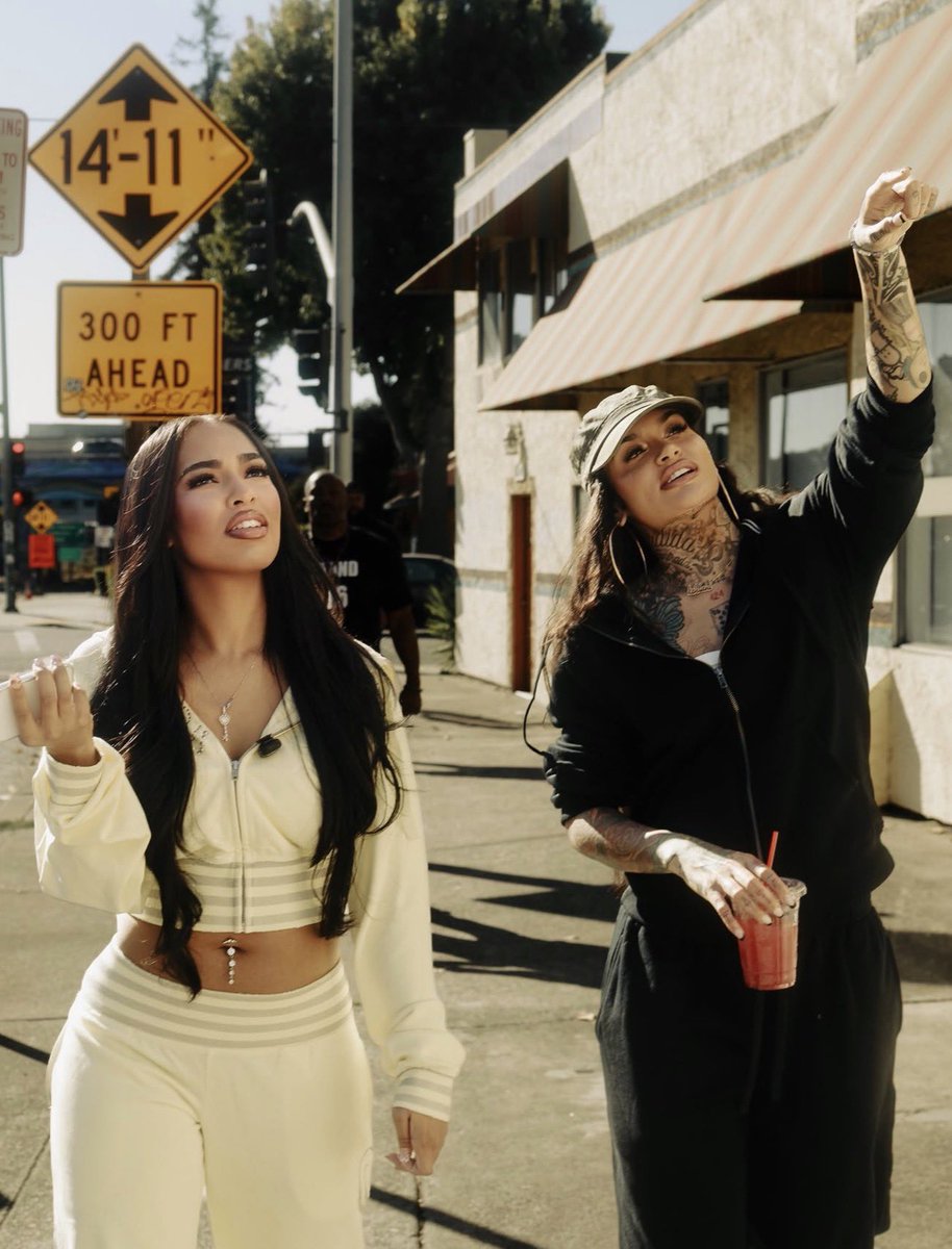 blacktwiterthrd's tweet photo. Jordyn Lucas &amp; Kehlani in Oakland.🔥 https://t.co/ncZuMjAZtA