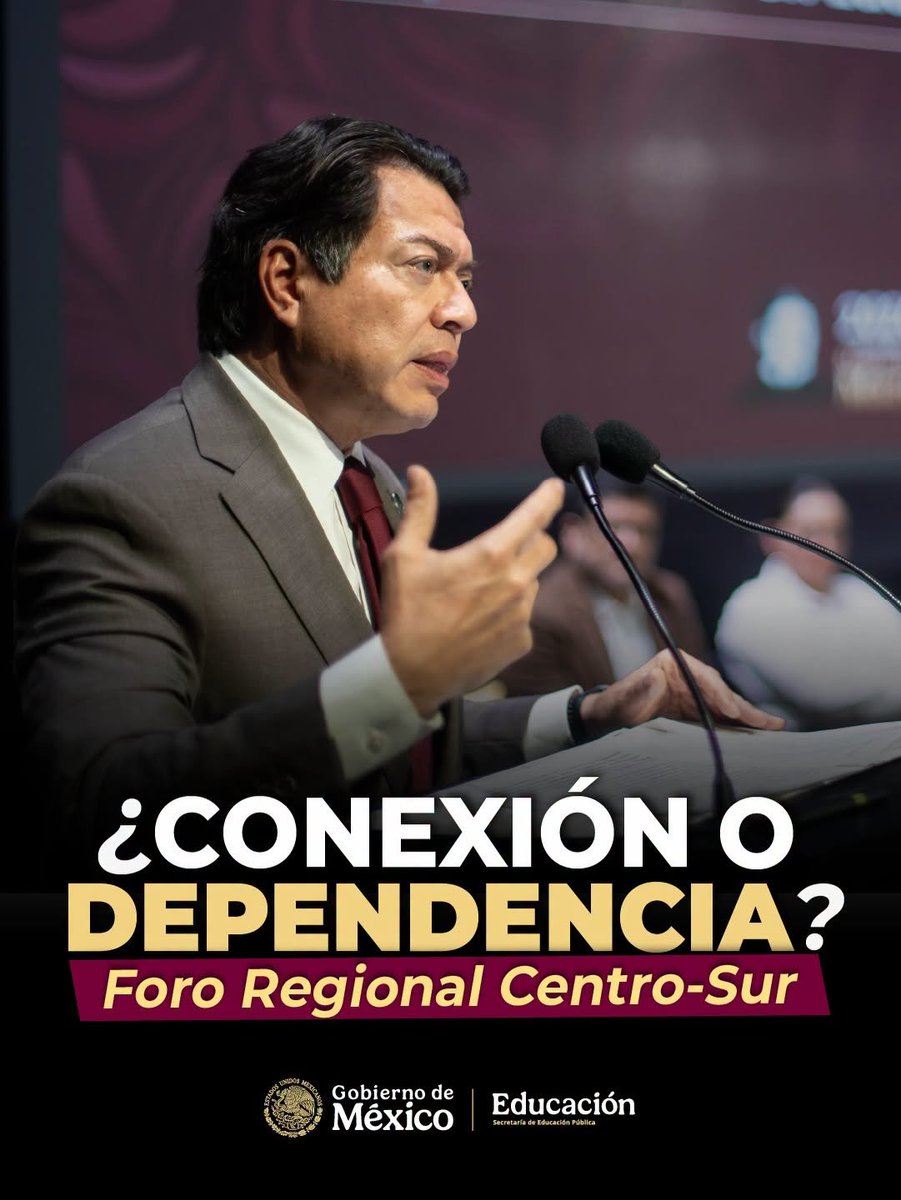 mario_delgado's tweet photo. ¿Qué pasa detrás de la pantalla? 📱 En el Foro Regional Centro Sur en Puebla abordamos un tema urgente: la salud mental de las nuevas generaciones frente al mundo digital.

El scroll infinito atrapa a nuestras infancias y juventudes, a la vez que las expone a contenidos violentos que no buscaron, alimentando la ansiedad, la depresión y la adicción.

Como anunció nuestra presidenta @Claudiashein, a partir del 3 de noviembre implementaremos reglas claras para el uso de dispositivos en las escuelas. Además, avanzamos en un decreto para exigir a las plataformas que eliminen contenido nocivo y de acoso.

Agradezco al gobernador de Puebla, @armentapuebla_  por su hospitalidad y a Andrés Morales, representante de la UNESCO en México, y a la Dra. @LiliaCedilloMX, Rectora de la @BUAPoficial, por su valioso acompañamiento. ¡La salud mental de nuestras niñas, niños y adolescentes es prioridad!