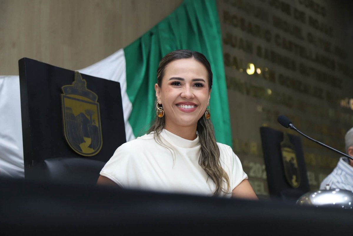 Marce_Castilloa's tweet photo. La agenda legislativa continúa avanzando. 🏛️

Este Miércoles compartimos reuniones de trabajo con diferentes diputados y diputadas para darle trámite a los temas en sus diversas comisiones. 

 #Legislando #CongresoDeChiapas #SesionOrdinaria https://t.co/TKfNE1m3X2