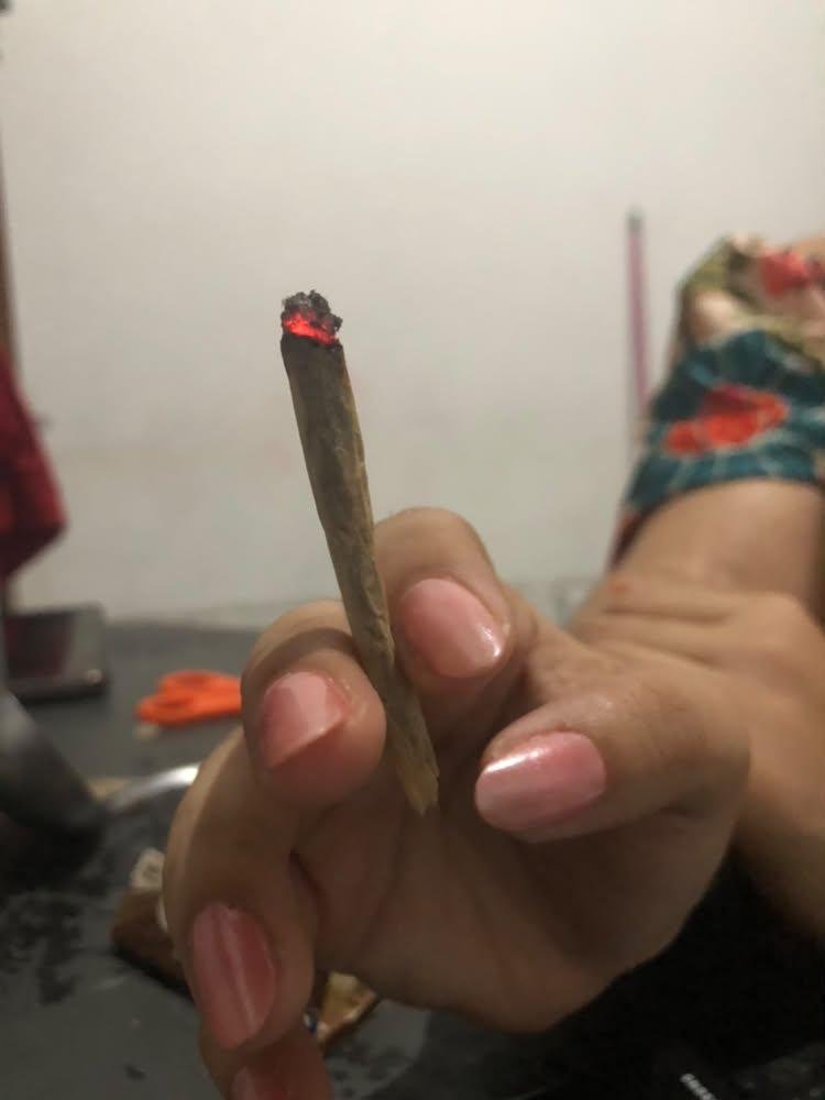 marte_sah's tweet photo. Excluir o vídeo  porque fiquei  com vergonha  kkkkkkkkkkkkkk mais agr aprendi a fazer o Beck 😭😭😭
Faz L porraa ❤️❤️✊🏻⭐️ https://t.co/XztDLIQDSc