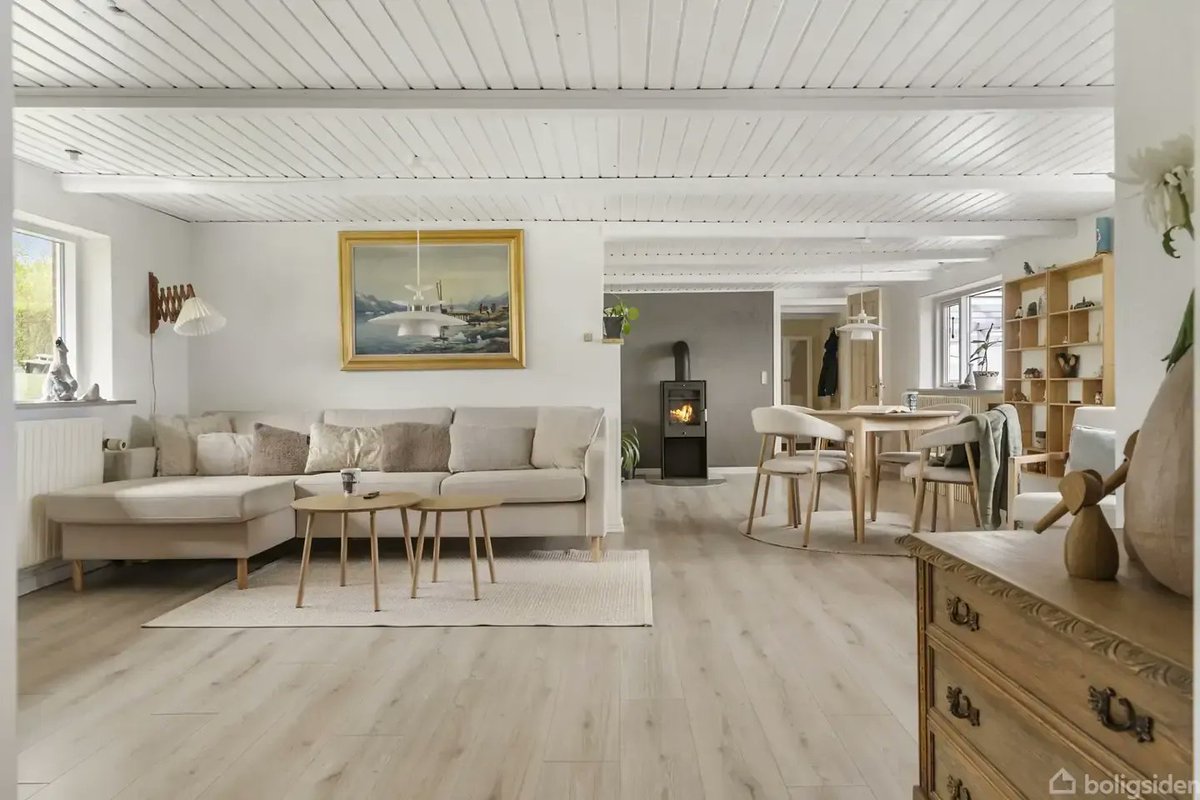 mrstartups's tweet photo. Denmark is one of the most expensive countries in Europe.

This renovated house looks over the Limfjord. 115 m², 3 bedrooms, wood stove, 758 m² garden.

€66,400.

Not a typo. 👇
https://t.co/GQXMRgZKyw https://t.co/Np6Cwa4ICQ