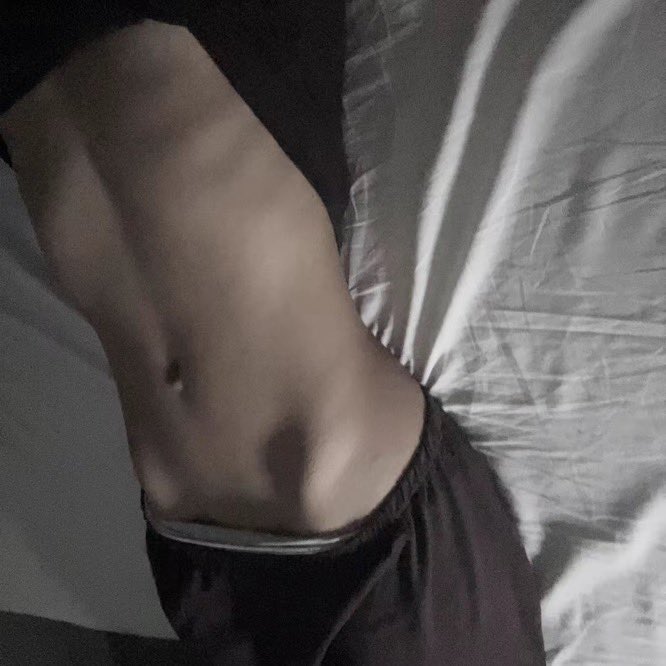 frutigzen0's tweet photo. september -> october >⩊< !!  #bodycheck #edrtwt #ricecaketwt https://t.co/qKvuYoKMl8