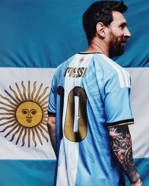 Alex_Ugwu_'s tweet photo. Fare thee well to the greatest sportsman of all time👑

As I've done for atleast 3 years now. I'll not miss a single minute of you playing football till you finally retire for good.

Thank you💙🩵🤍 https://t.co/YJ99dvpq1l
