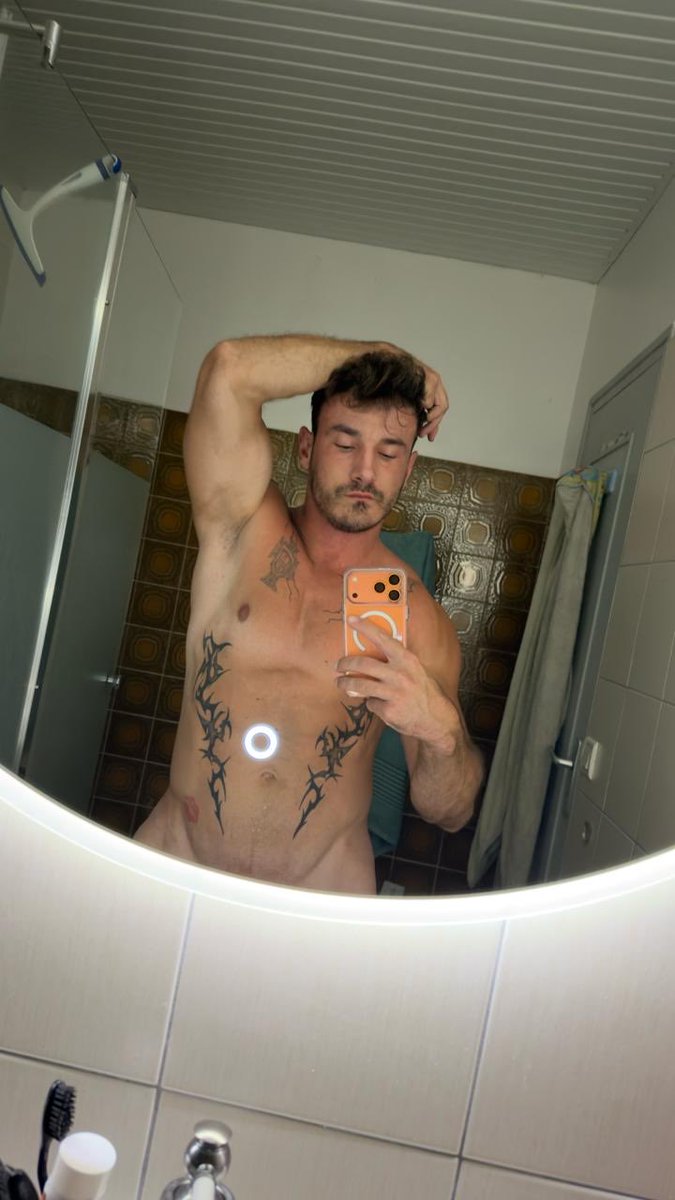 coahtony's tweet photo. I KNOW you can’t resist big boys 💪🏼! https://t.co/wu4NSddepw