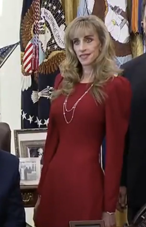 DaddyLipton's tweet photo. @MollyJongFast @atrupar Is this person real? https://t.co/CtzkHv5QkS