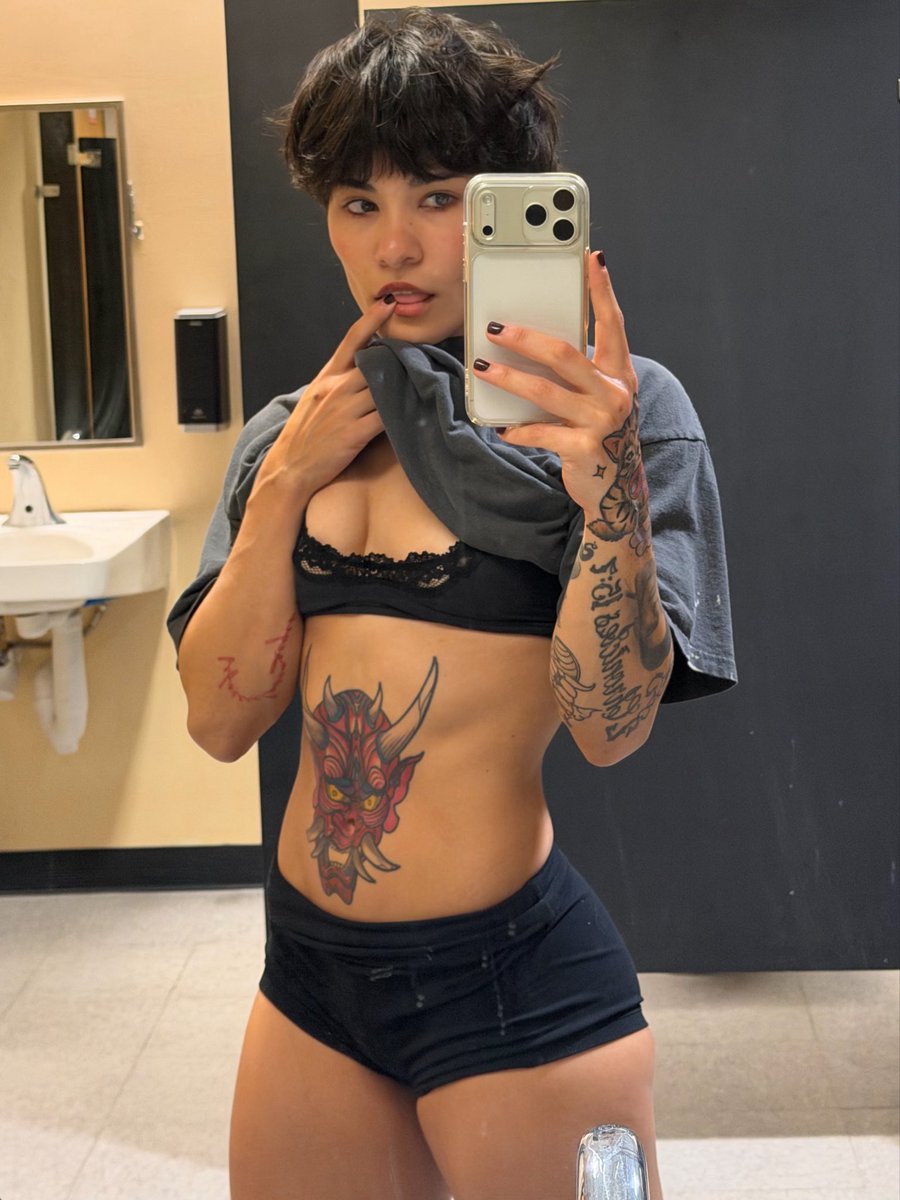 realgooniesyd's tweet photo. 😏 https://t.co/hueRnJYAI8