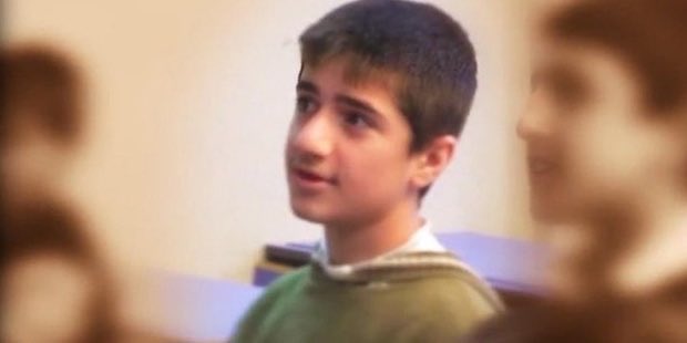 fatiheryilmaz0's tweet photo. 12 yıl önce Diyarbakır’da kurban eti dağıtan 16 yaşındaki Yasin Börü, Selahattin Demirtaş ve DEM partinin sokak çağrısı yapması sonucu PKK örgütü mensupları tarafından canice katledildi.

Seçim öncesi her fırsatta Yasinin adını ananlar açılımla beraber DEM parti ile yakınlaştılar ve Yasini unuttular.

Yasin seçim malzemesi değil teröristlerin katlettiği masum bir candı.

Ben unutmadım ve unutmayacağım.