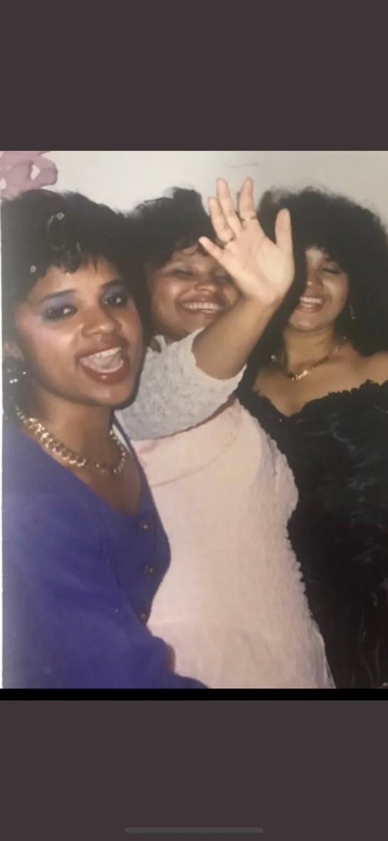 Marioo_Pena's tweet photo. @betterin_person @NO5041 @Doeniika Her father is a brown Dominican, her mom is a light skin mixed woman, her aunts (in the photo with her mom) are dark skinned black women and her and Henessy's natural hairs are afros... Also, mom is Trini, but Flopaj is INDIAN because HER FATHER IS 100% INDIAN! LMAO! https://t.co/A51as2mkWL