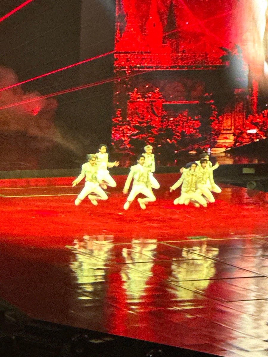 wayokyu's tweet photo. they really just used to levitate like that https://t.co/8GMM6Nn9YN