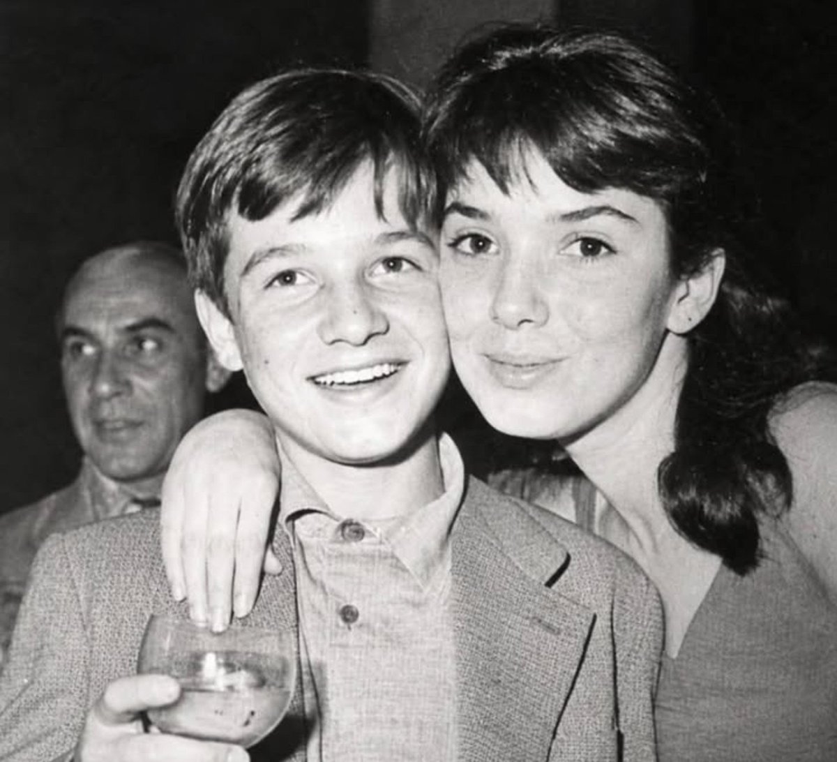crowsos's tweet photo. la ternura q me dan estas fotos de jean pierre leaud con graciela borges🙏 https://t.co/wuqJYsBGWm