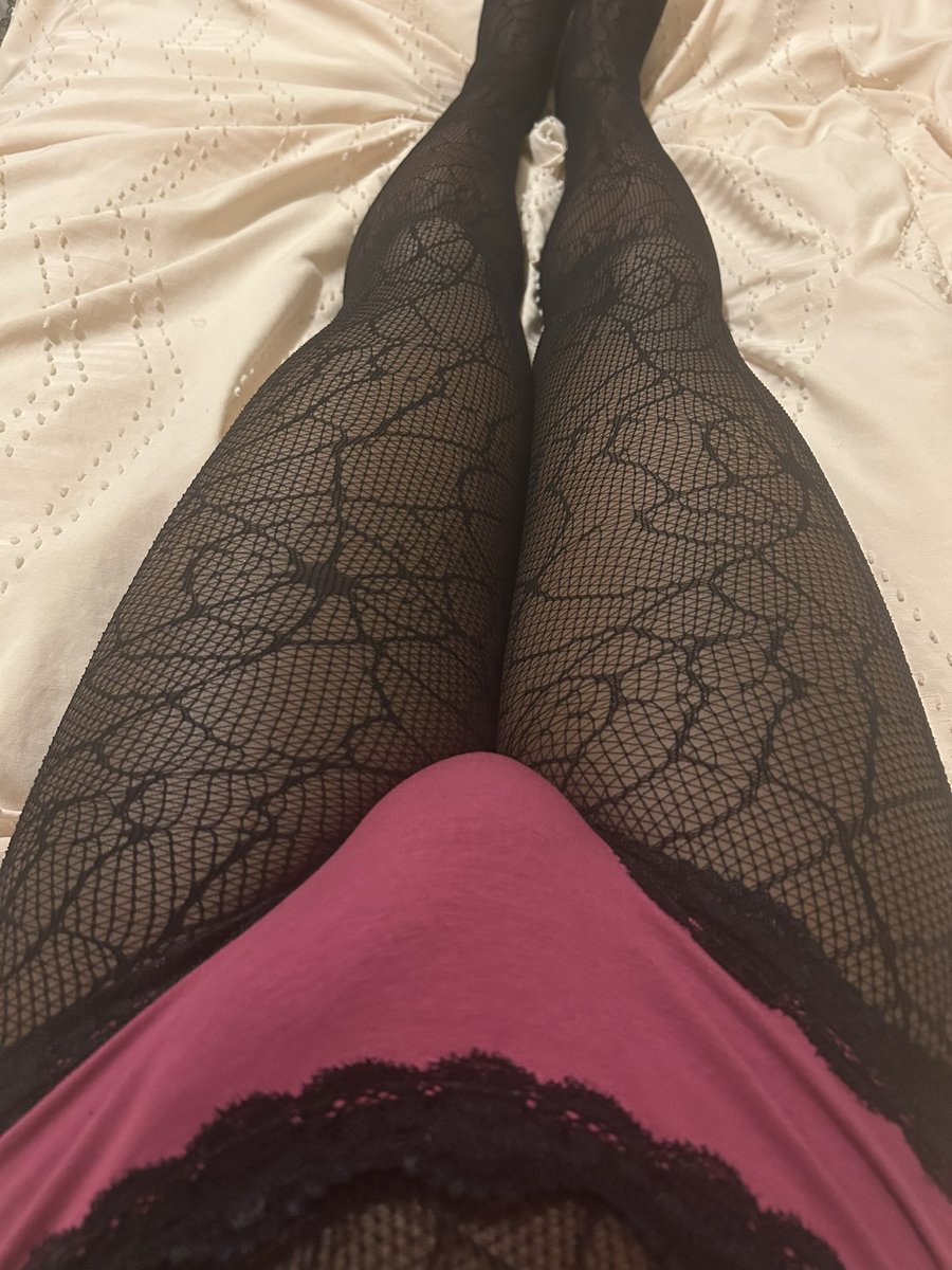 AcediaV2's tweet photo. A little femboy treat ;3 https://t.co/LQgYno2qNm