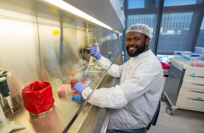 ScienceinBoston's tweet photo. Dr. Ernest Aguinam is using Lymph Node Organ Chips to study the immune system and ultimately develop medical countermeasures for radiation injury and chronic #LymeDisease.

Learn more about Dr. Aguinam and his work at the @wyssinstitute: https://t.co/qHJQWpbtae

#OrganChip https://t.co/bMJW9IwCKf