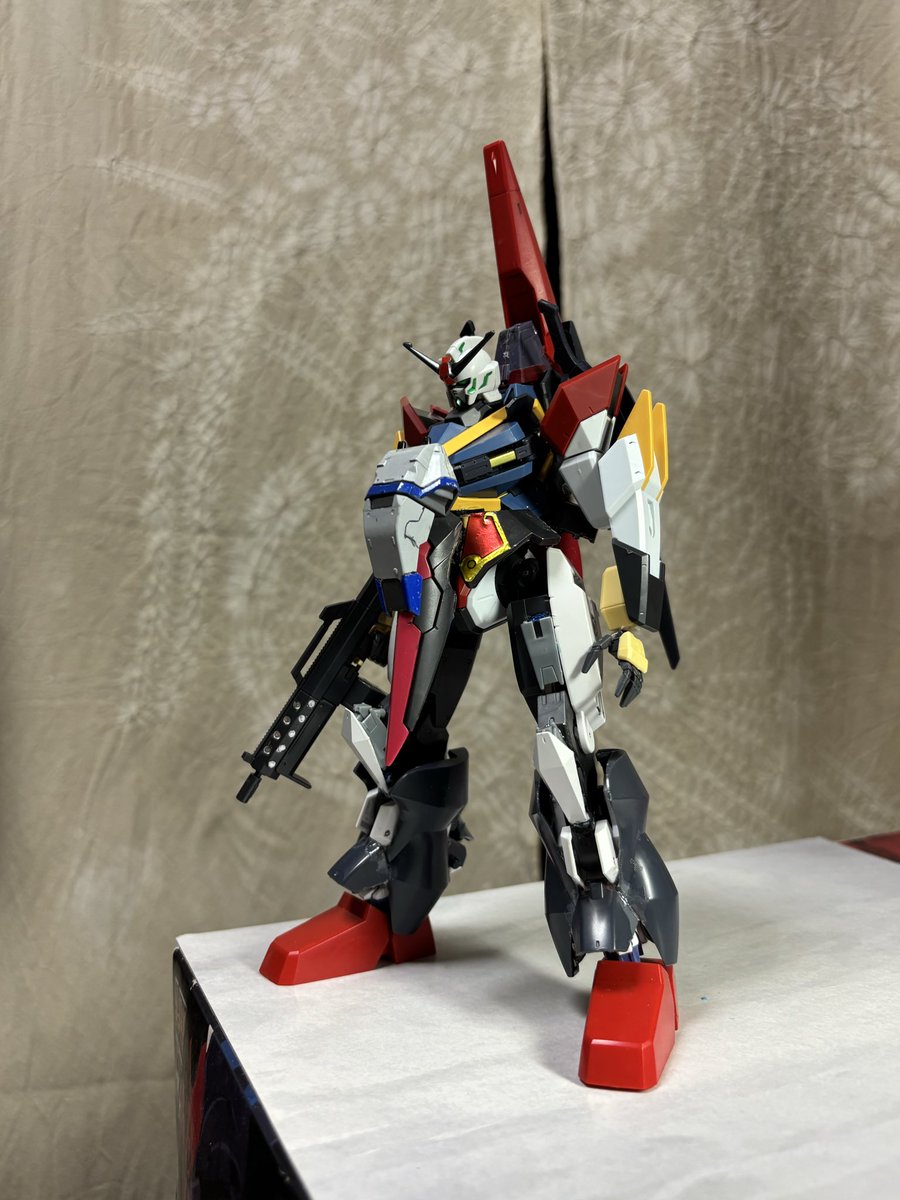 goro551's tweet photo. #買ってきたガンプラ 

伊勢原ホビーオフで半年くらい¥500で売っていた誰かがミキシングしたかっこいいガンダム☆

ゆるゆる関節にティッシュで調整されてたりしてたのでその辺だけ修正してサフしました🎃
芯は境界戦機っぽいけどその他のパーツ全然わかんない🤣

 #インチキプラモ同好会 https://t.co/KR2Udx2zld