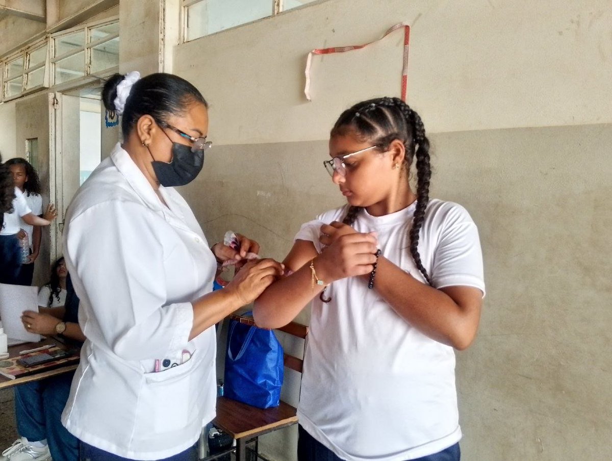 IpasmeOficial's tweet photo. La Unidad Médica Punto Fijo llevó la jornada #VidaSaludableconIPASME al L. N. "Hugo Chávez Frías" (Las Adjuntas).

 Atendimos a docentes y estudiantes con Medicina General, Odontología, Fisioterapia, Farmacia y charlas preventivas junto al ASIC José Ramón Jatem y VEN 9-1-1. https://t.co/POBAKiWkyr