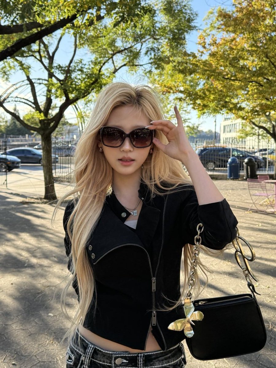 618hub's tweet photo. 🕶️ #STELLA #스텔라 https://t.co/ZeGicqj82i