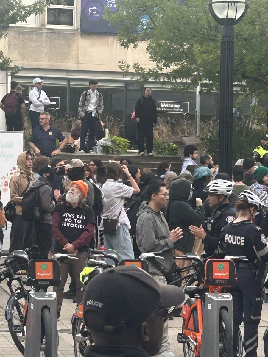 Beaf333's tweet photo. About 150 anti-Israel protesters outside Sid Smith Hall. https://t.co/d8lOj9AgxI