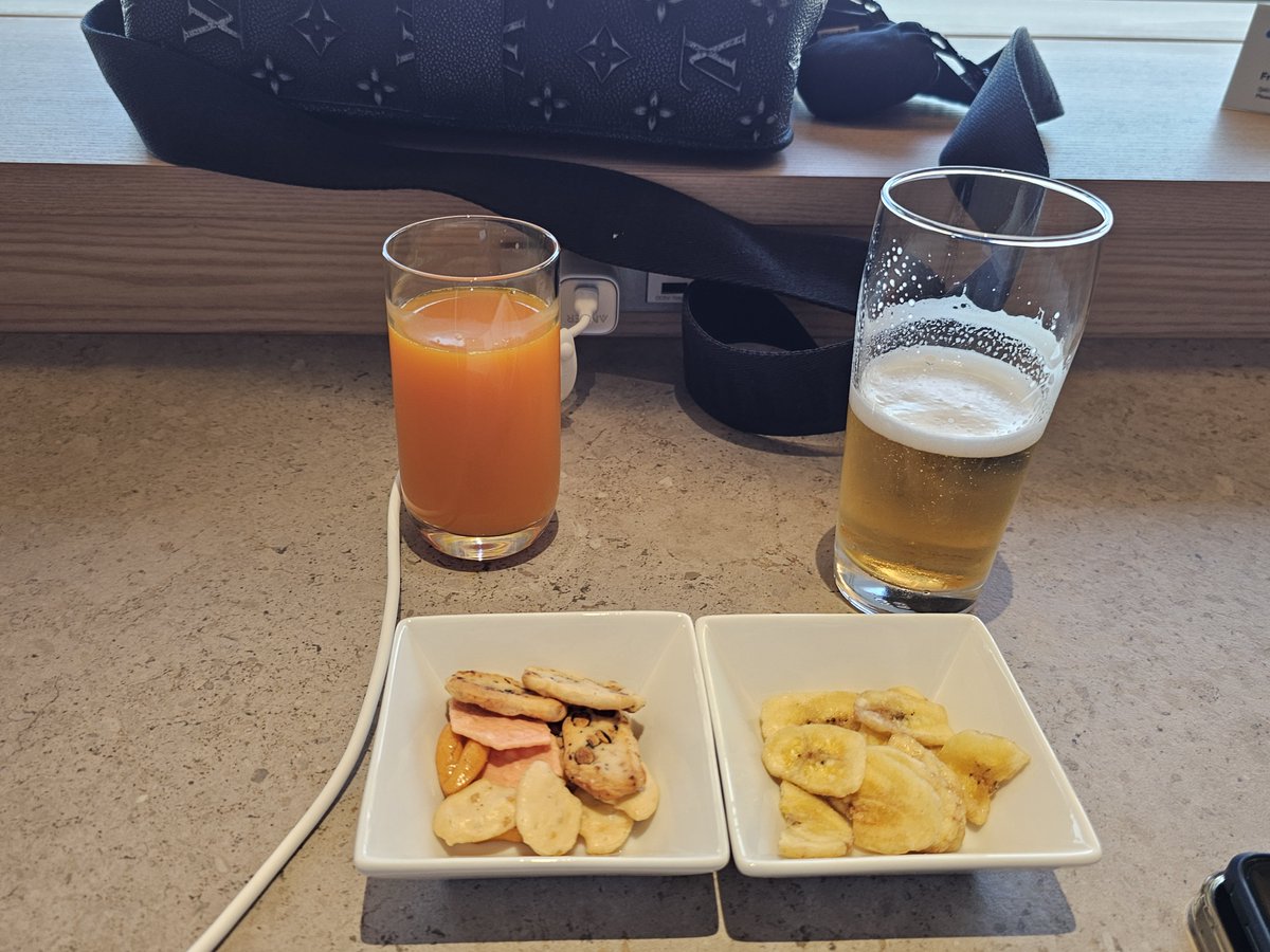 LEXUS_LS500_777's tweet photo. 羽田空港！
北ラウンジが、新しくオープン！
綺麗になった！綺麗に https://t.co/xDChAPwhRW