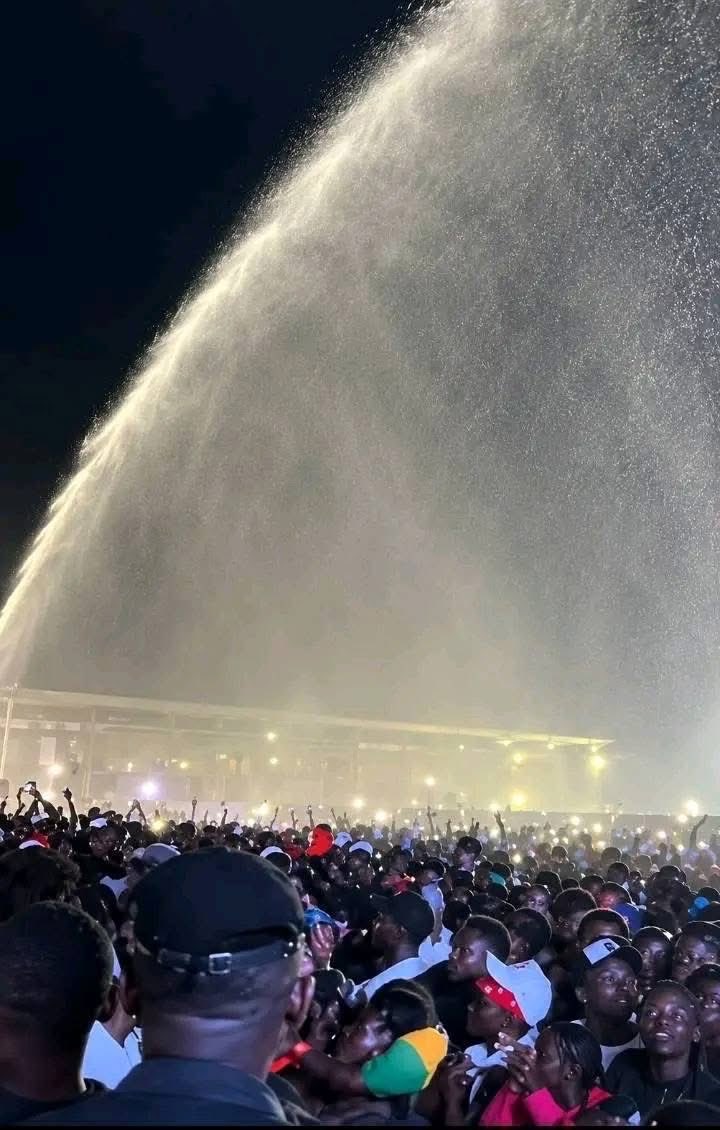 ShadrackAmonooC's tweet photo. You Only See This At Shatta Wale’s Concert! 
The Energy is Always High!! 
And The Fans Need It To Cool down The Heat!!! 

Over Two decades, And Shatta Wale is Still Pulling Crazy Numbers!! 

Shattafest Accra… LOADING 🔥🔥🔥 https://t.co/EqaP6vhQbQ