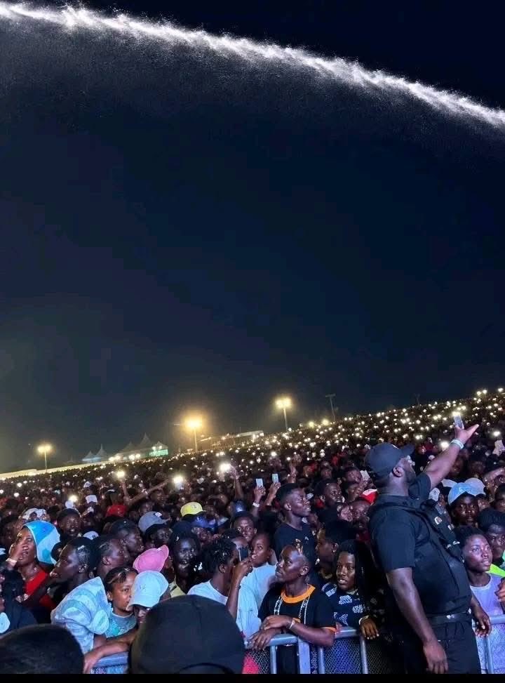 ShadrackAmonooC's tweet photo. You Only See This At Shatta Wale’s Concert! 
The Energy is Always High!! 
And The Fans Need It To Cool down The Heat!!! 

Over Two decades, And Shatta Wale is Still Pulling Crazy Numbers!! 

Shattafest Accra… LOADING 🔥🔥🔥 https://t.co/EqaP6vhQbQ