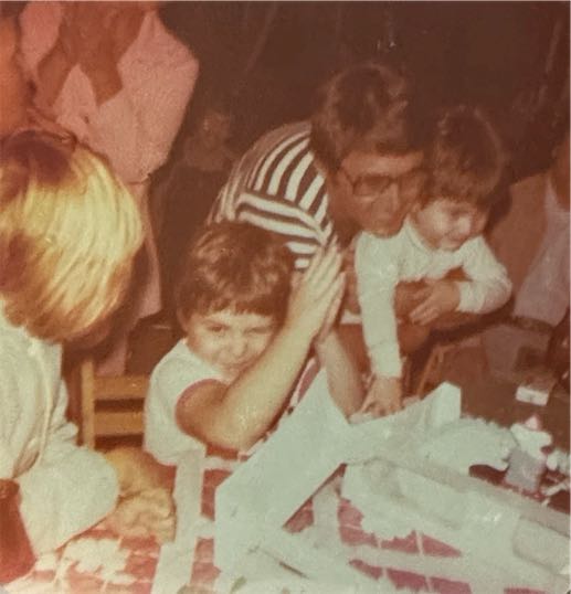 CharlesBivona's tweet photo. "This is for you, Pops, for all the things we never got to do. The hottest part of a flame is blue." -@SageFrancis That's me clapping on my Dad's right, @CrankyPappy! New Jersey, 1978. #njpoet
Support @SFRupdates! BUY the track! #HipHop https://t.co/YJj2lR7kEG https://t.co/XV4rFvOVRo