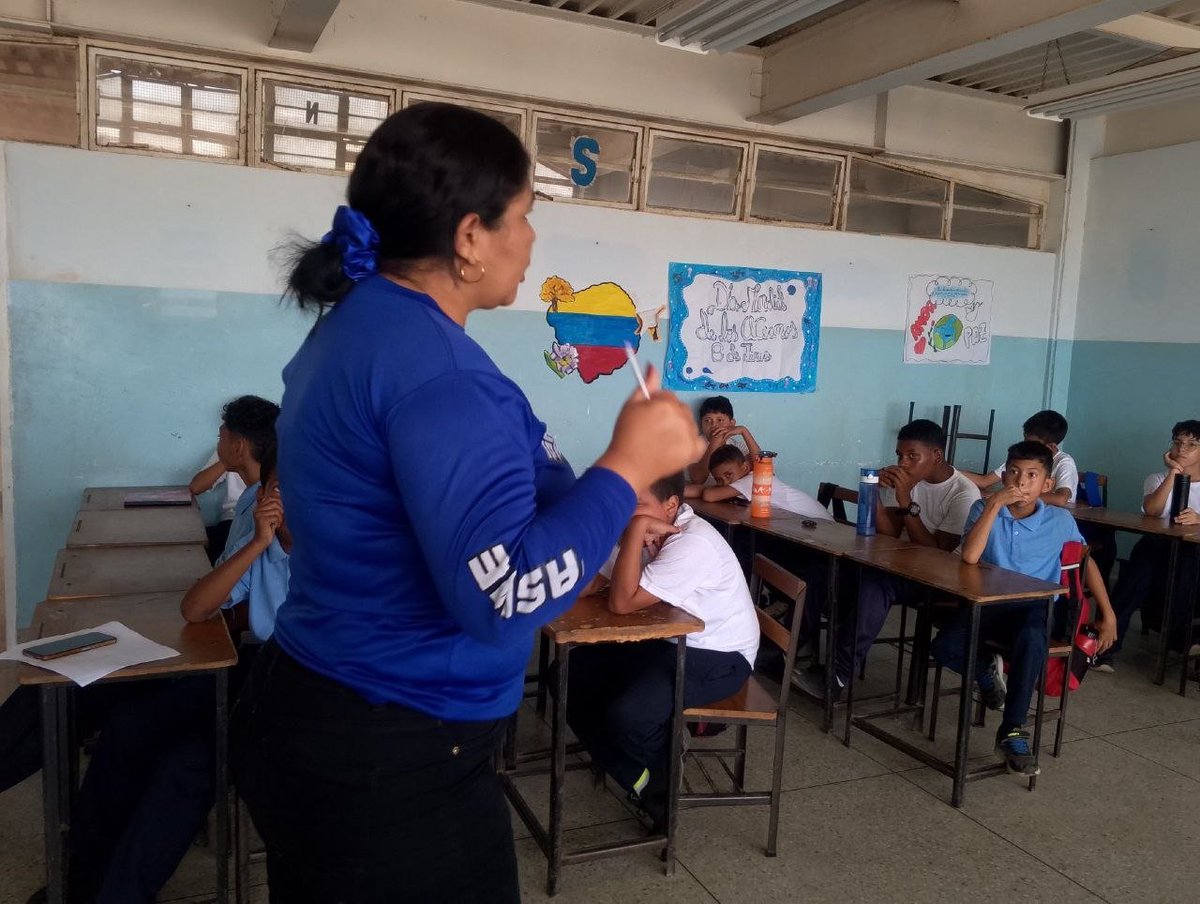 IpasmeOficial's tweet photo. La Unidad Médica Punto Fijo llevó la jornada #VidaSaludableconIPASME al L. N. "Hugo Chávez Frías" (Las Adjuntas).

 Atendimos a docentes y estudiantes con Medicina General, Odontología, Fisioterapia, Farmacia y charlas preventivas junto al ASIC José Ramón Jatem y VEN 9-1-1. https://t.co/POBAKiWkyr