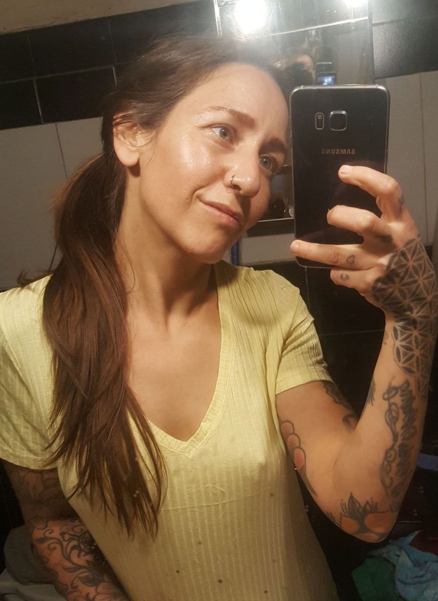 Clara4jsx's tweet photo. 44 ans et célibataire… 😕

Je vais sûrement être ignorée, mais bonjour quand même 💔 https://t.co/9s2A9pEbnc