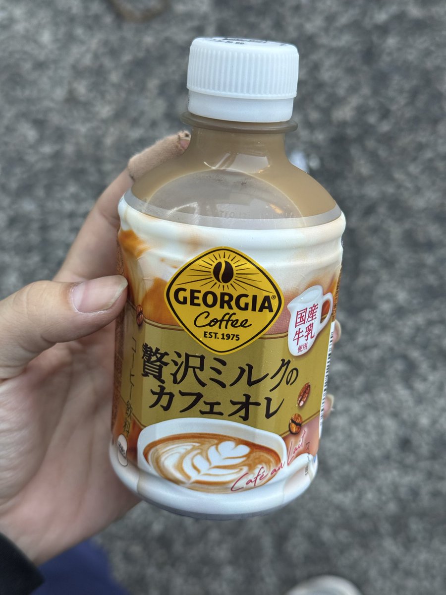KurobaNe115's tweet photo. 皆おはよう！！！"(ﾉ*>∀<)ﾉ✨

もうすぐお仕事終わるネオンです！
超微妙なタイミングの30分休憩中に外に出たら結構空気冷たくて(  '-'   )
そろそろ温かい飲み物欲しい時期になったのですよ！
ちなみにこれは冷たいです(  '-'   )

みんな風邪ひきやすいからね！このシーズン！気をつけてね！🫶🥺 https://t.co/BYa2bb6lcD