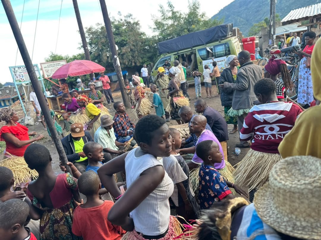 Guidecolline's tweet photo. @KyakereCarnival vibe is building momentum in villages mama yangu🤔🤔
Confirm your presence by having a valid kyakere ticket.

Banithu echiri E'kasese Ebiro 16th erihika 18th Omwa Rwenzori square.

 "Musoni oyuthawithe omwana akisaheka Eribwe wesa weee"

Handika uthi echikibi juu https://t.co/IPFPUXJDZv
