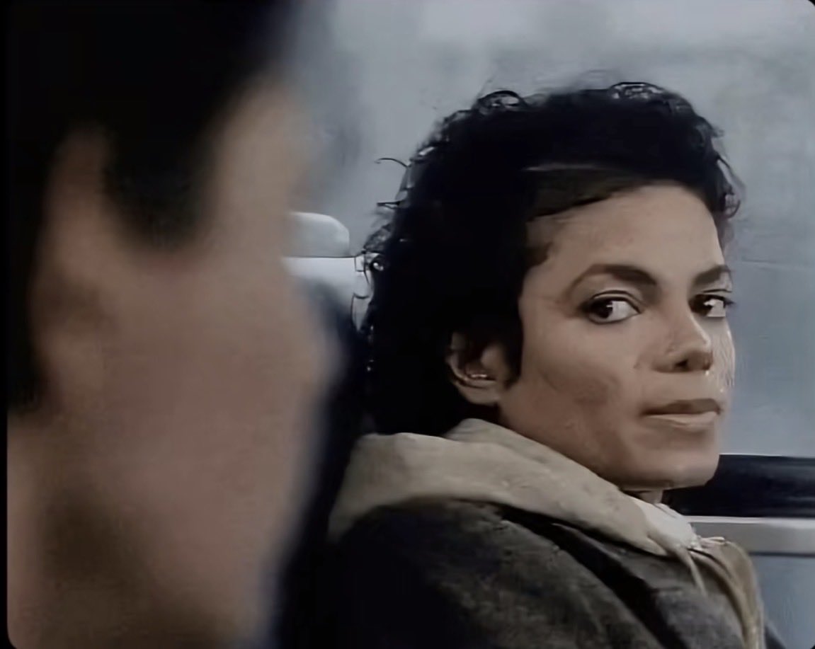 Yourmandaviddd's tweet photo. how i look at bro after his mom ask us if we’re hungry and he says no https://t.co/7YNGTfva6V