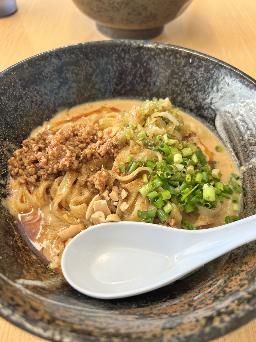 hareyu_0614's tweet photo. 一宮出張にて坦々麺のやひこ
で汁なし坦々麺食べました

一宮周辺だとここが1番坦々麺美味しいと思います👍👍👍 https://t.co/2hMik0JzzU