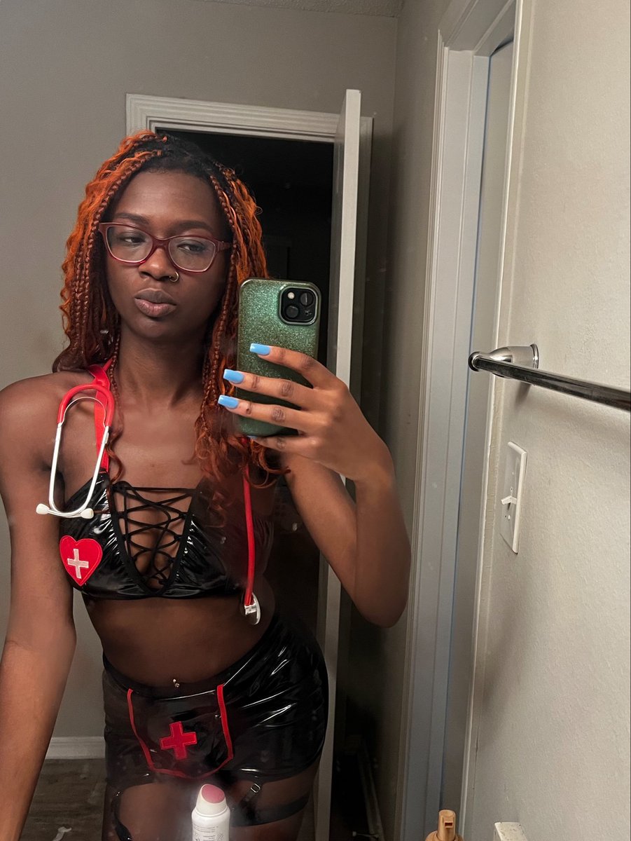 skrippersage's tweet photo. 👩🏾‍⚕️lemme take your breath away, then give you CPR after 😉

#halloweenthrowback https://t.co/E4YNkiLW7q
