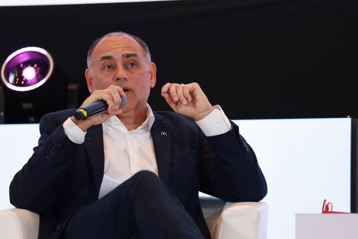 Sumarse's tweet photo. “La Receta de la Empleabilidad”, Nicanor Alvarado (TVN) moderó el diálogo entre Carmen Sealy de Broce (Platino Executive Search / AYDESA) y Loney Armijo (Arcos Dorados Panamá) sobre las brechas de contratación y lecciones regionales de Perú.

Espacio presentado por Arcos Dorados. https://t.co/cIaFX7UFJg