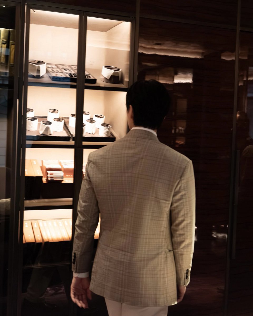 le2jh_vicky's tweet photo. @berluti @dlwnsghek 261008 11:10:45 mennoblesse_official instagram2️⃣
이준호를 위해 태어난 벨루티
https://t.co/U5o5DuHj6z
#이준호 #LEEJUNHO
#BERLUTI #벨루티
#BespokeCampaign #JUNHO #MENNOBLESSE https://t.co/bvnqXBDqcD