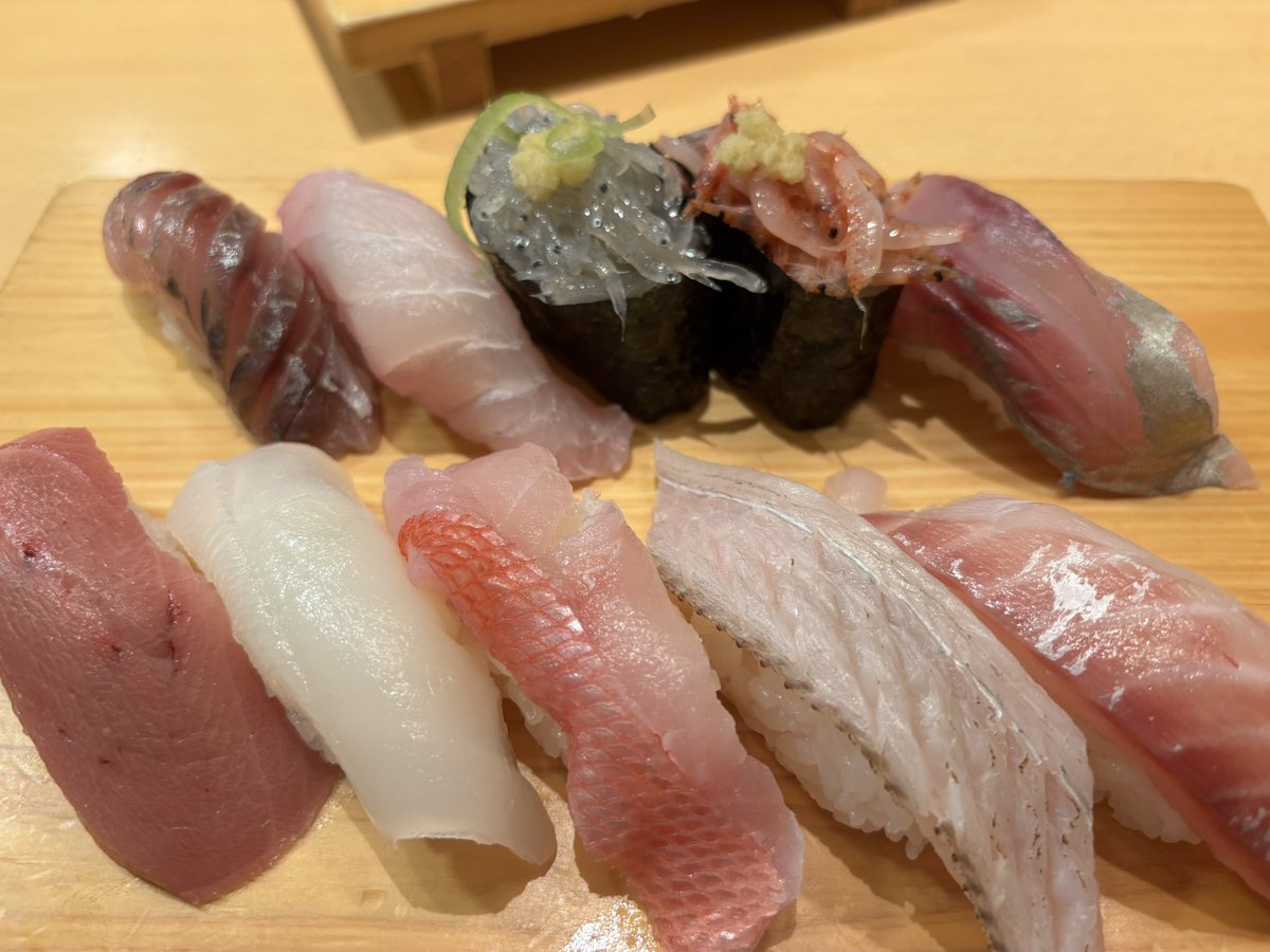 miya045045's tweet photo. 拠点を沼津にしようと思ってます。
寿司とアジフライ食べて、横浜に戻ります。 https://t.co/VFj4vqcaXo