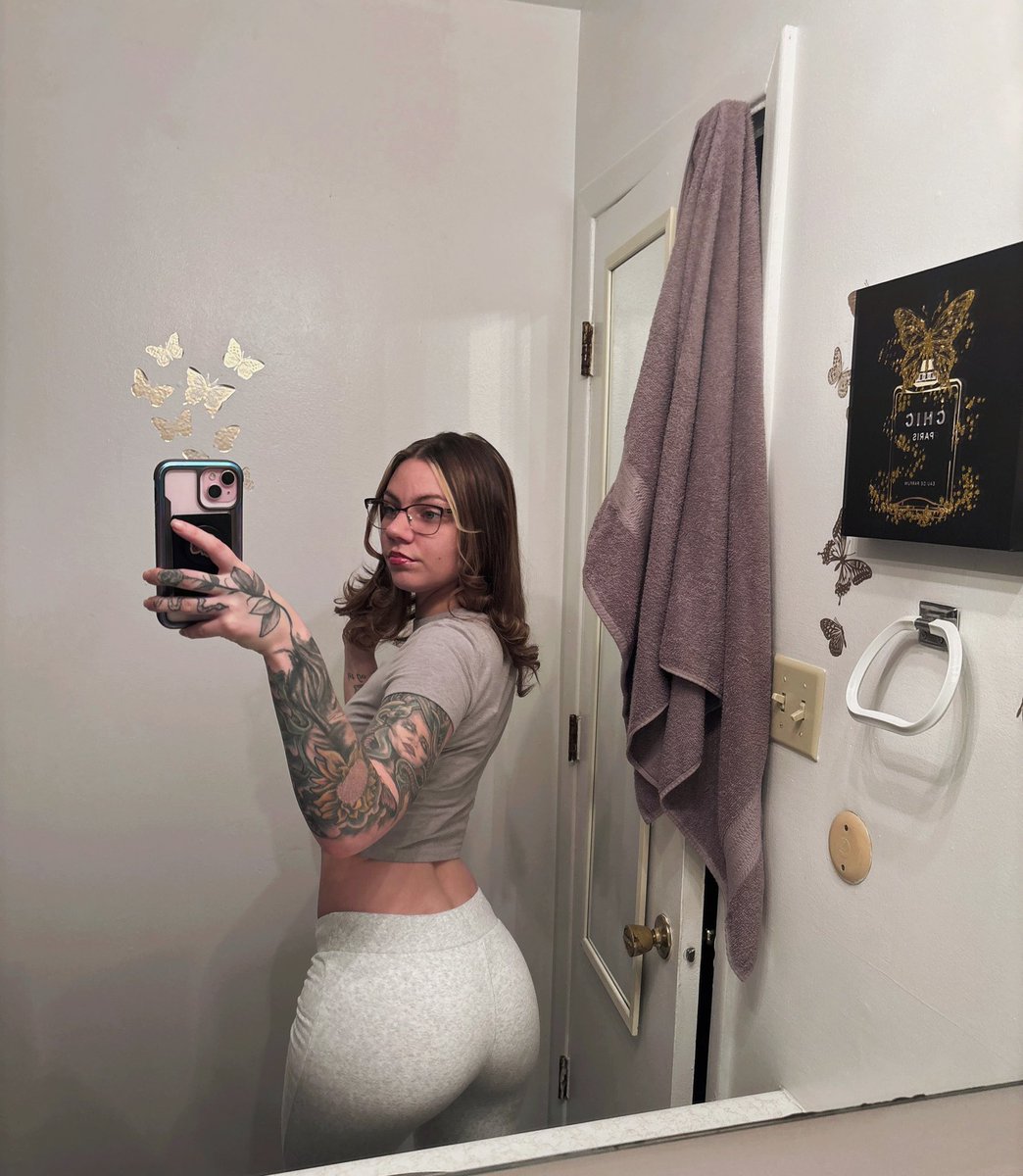 Mollyxanv's tweet photo. 😩😌🦋#single #singlemom https://t.co/IlF137rGfC