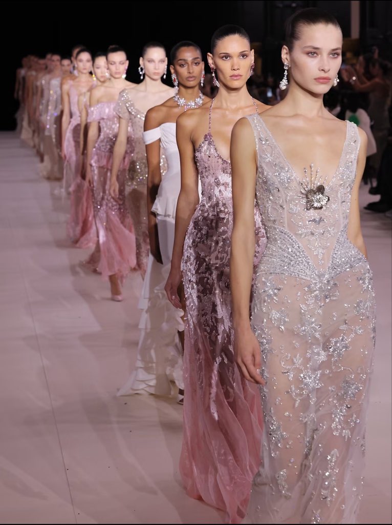 pacuzl's tweet photo. I love fashion i really do https://t.co/bPc1ySFXmB