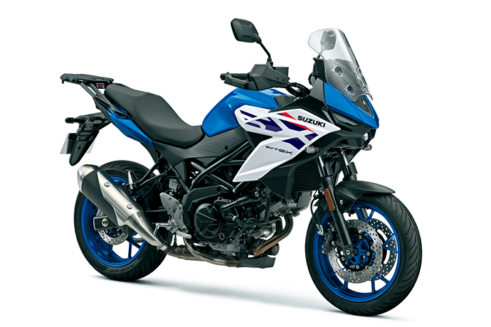ktpwt50's tweet photo. SV-7GX、名車SV650のVツインを引き継いでるんですね。
スクリーンもクイックシフターも付いて、遠出にはよさそう。
でもSV650の83万円から113万円かあ。約30万円差。
でもVツインのアドベンチャーはそそりまくる。
#SV650 #SV7GX #スズキ https://t.co/aYqxJQH7mw