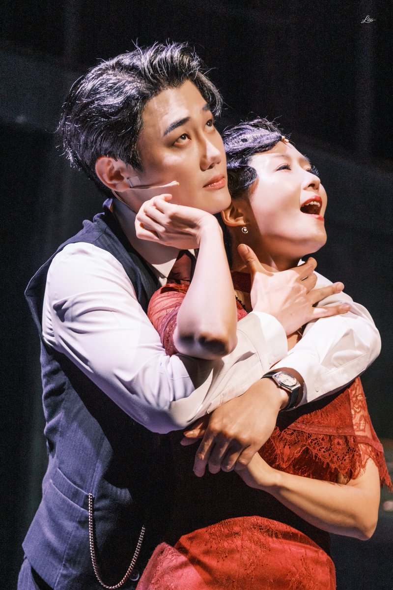 liss_pic's tweet photo. 261005 사의 찬미 밤공

스페셜 커튼콜 - M07. 난 그런 사랑을 원해

윤심덕役 이정화
사내役 유승현

내 안의 젊음을 뜨겁게 불살라

#이정화 #유승현 https://t.co/m4iVEIKAEH