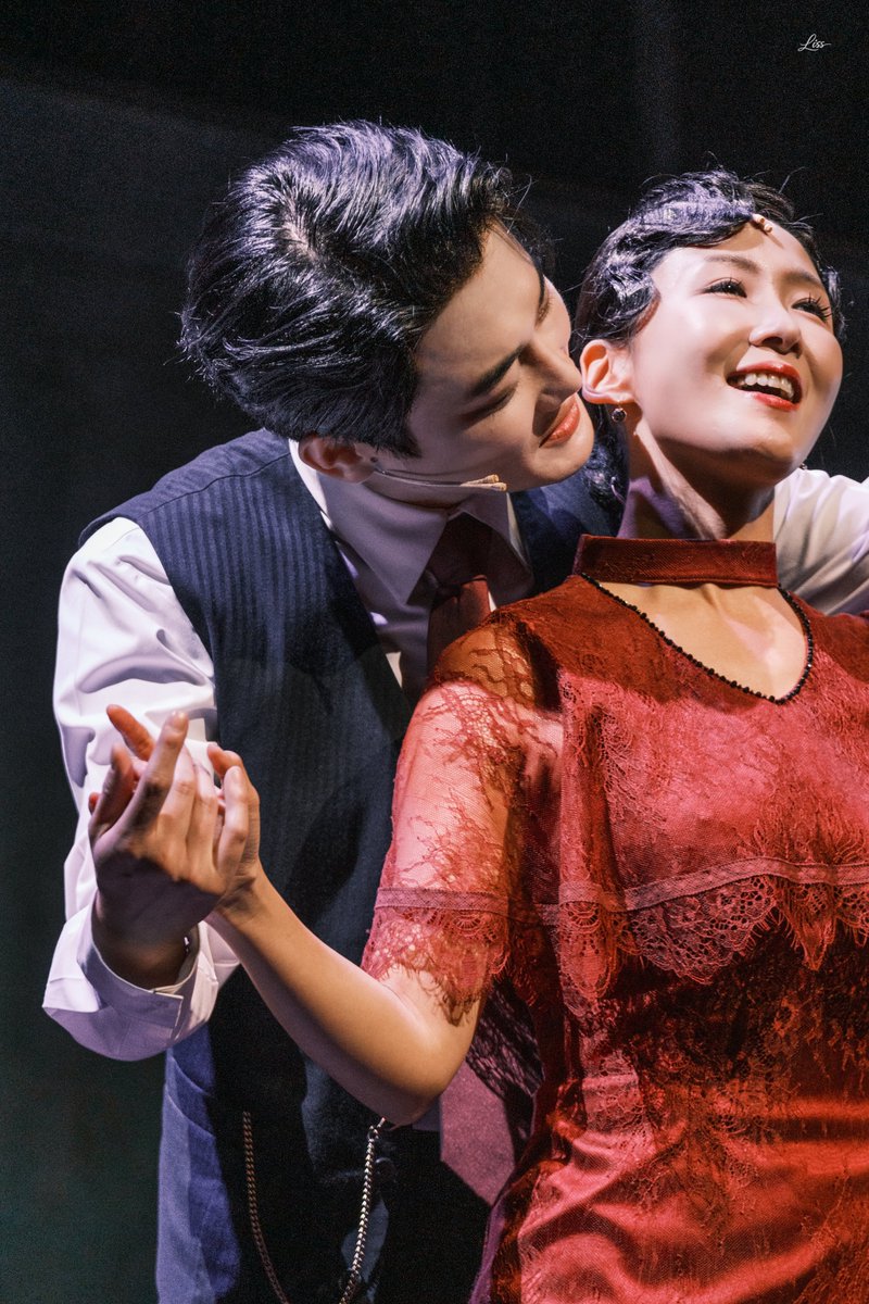 liss_pic's tweet photo. 261005 사의 찬미 밤공

스페셜 커튼콜 - M07. 난 그런 사랑을 원해

윤심덕役 이정화
사내役 유승현

내 안의 젊음을 뜨겁게 불살라

#이정화 #유승현 https://t.co/m4iVEIKAEH